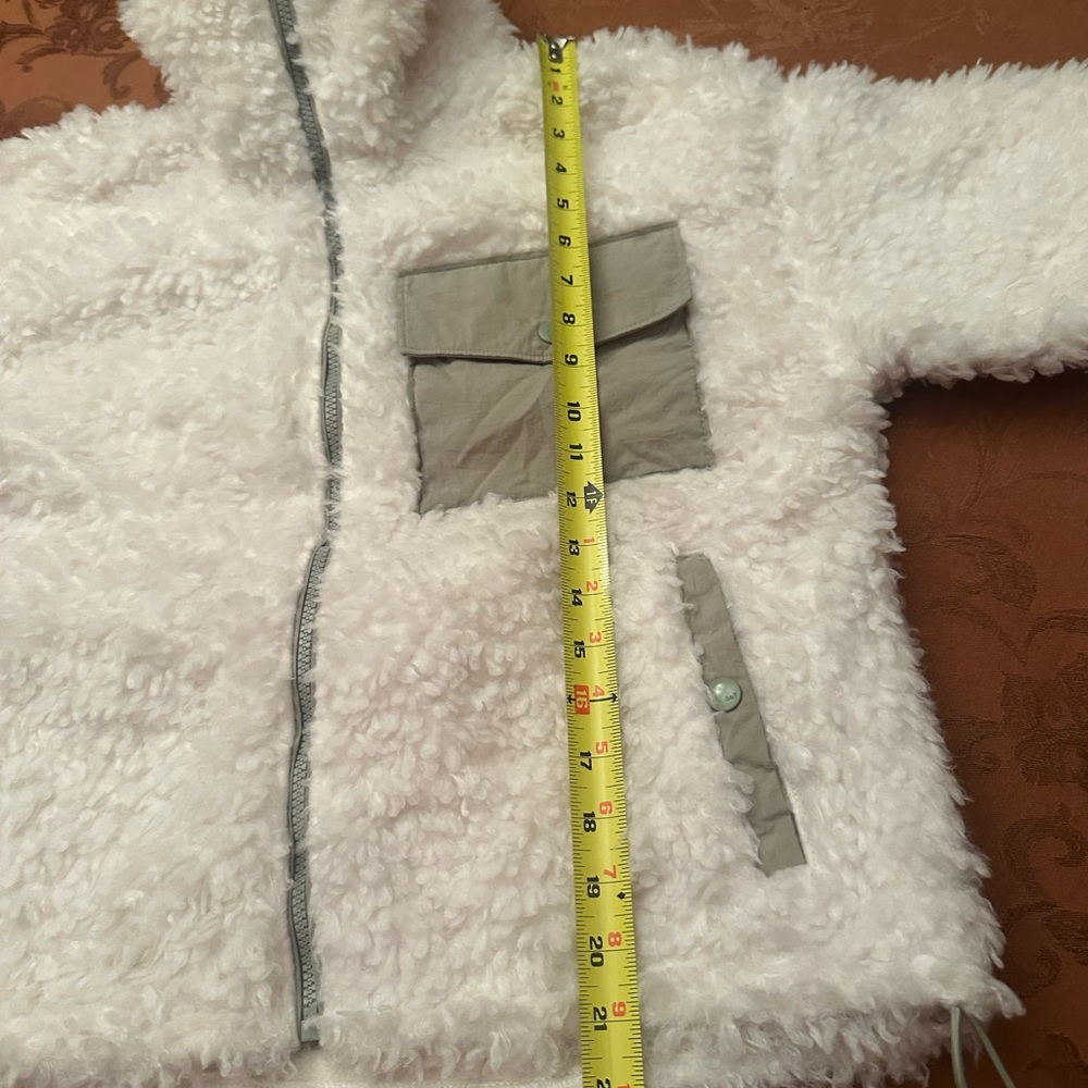 Abercrombie & Fitch Sherpa Jacket with Olive Accents and Stand-Up Collar - Picture 8 of 9